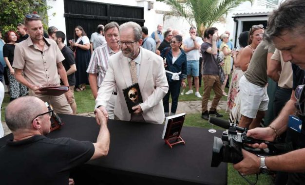El Ministro de Patrimonio, el Honorable Profesor John Cortes, asistió hoy al Museo Nacional de Gibraltar para la presentación de «Dorothy Garrod y el Cráneo de la Torre del Diablo», una nueva publicación del Dr. Alex Menez.