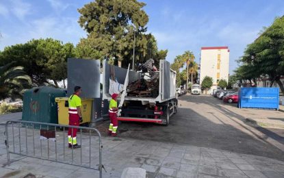 Limpieza Viaria realiza una actuación exhaustiva en la zona de las 104 viviendas de la barriada de La Paz