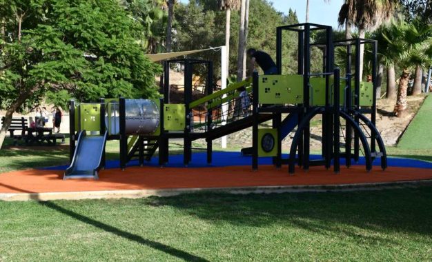 Obras y Servicios realiza varias mejoras en el Parque del Toril, especialmente en la zona infantil