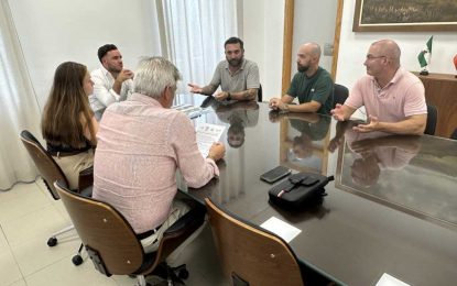 Reunión para colaborar con Piratas del Golf en un torneo a beneficio de las familias con cáncer infantil