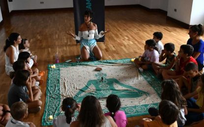 Familias sanroqueñas unen meditación y arte en el CAC a través del taller “MeditArte”