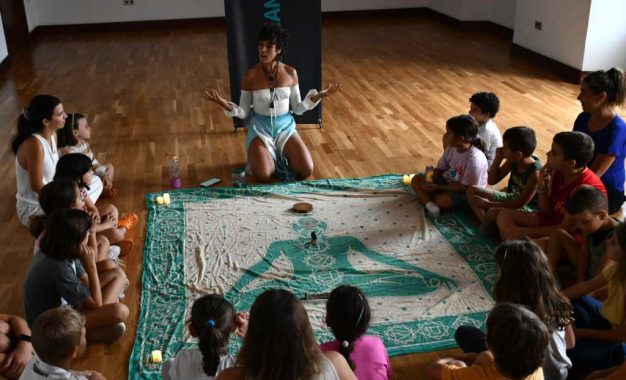 Familias sanroqueñas unen meditación y arte en el CAC a través del taller “MeditArte”