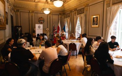El Ministerio de Igualdad reúne a distintas generaciones para conmemorar el Día Internacional de las Personas de Edad