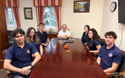El ministro Cortes se reúne con los representantes estudiantiles