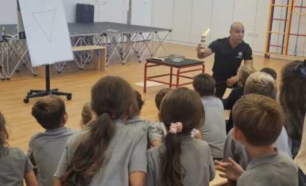 Escuela St. Mary’s: Aprendiendo sobre el «triángulo del fuego»
