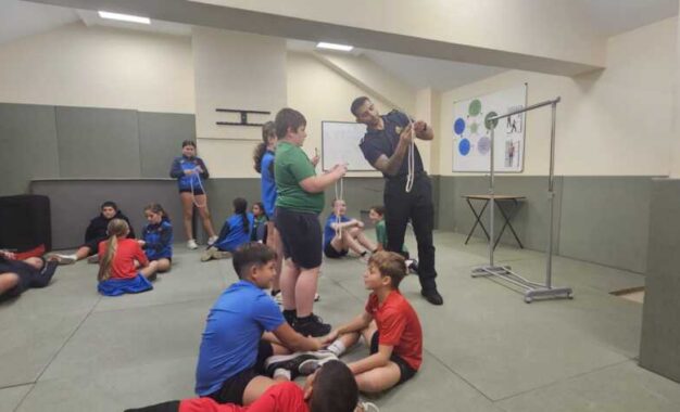 La Aduana de Gibraltar (HM Customs Gibraltar) recibe a alumnos de la escuela St Joseph’s en una emocionante jornada de puertas abiertas educativa