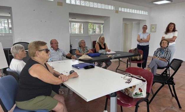 El Ayuntamiento inicia las visitas a los talleres de memoria del municipio con motivo del Día Internacional de las Personas Mayores