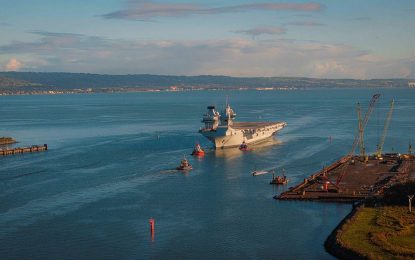  El HMS Queen Elizabeth visita Gibraltar para celebrar una jornada de puertas abiertas
