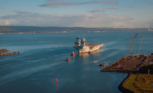  El HMS Queen Elizabeth visita Gibraltar para celebrar una jornada de puertas abiertas