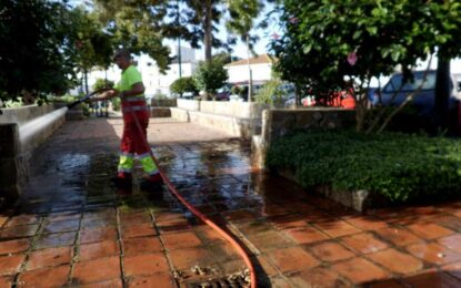 Limpieza Viaria realiza una actuación exhaustiva en la zona del Cementerio